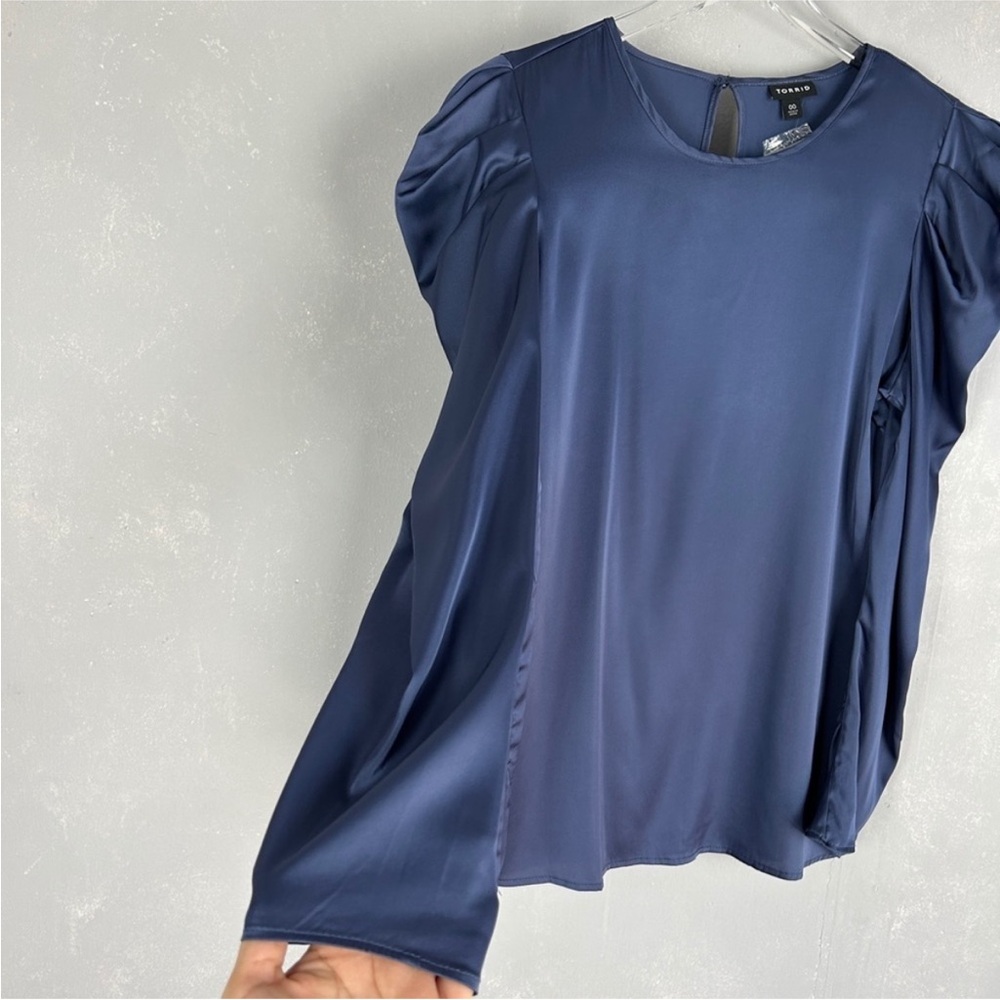 Torrid size 00 10 satin puff long sleeve blouse navy blue elegant NWT - Picture 5 of 11
